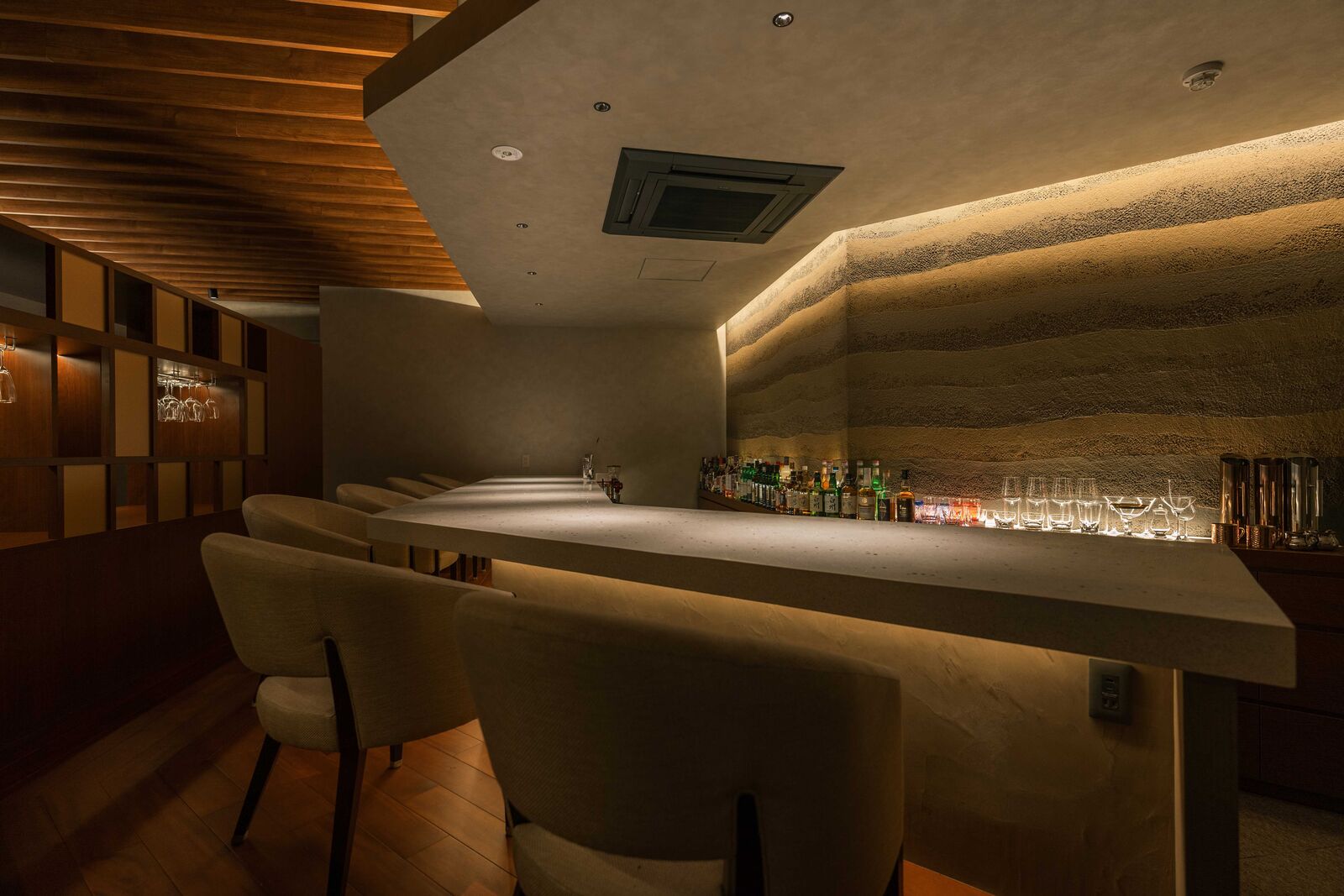 Cafe & Bar