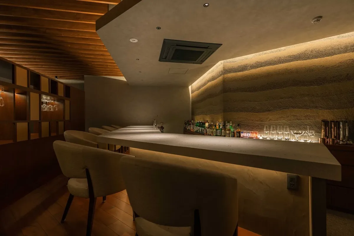 Cafe & Bar